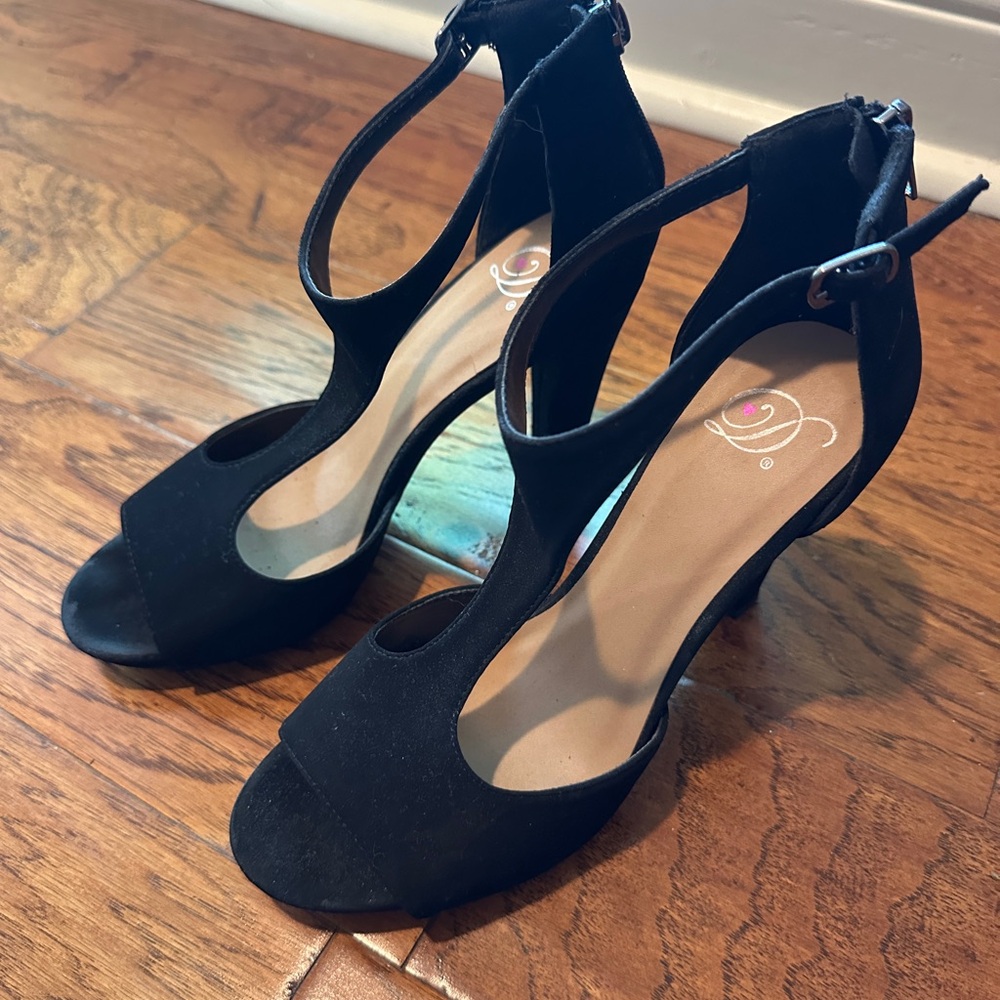 Delicious Black T-Strap Peep-Toe Heels with Ankle Buckle - Picture 2 of 5
